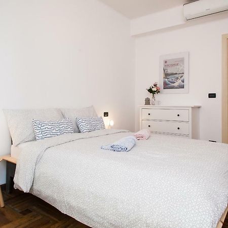 Casa Liberta - Downtown Modern Apartment With Airconditioning San Remo Kültér fotó